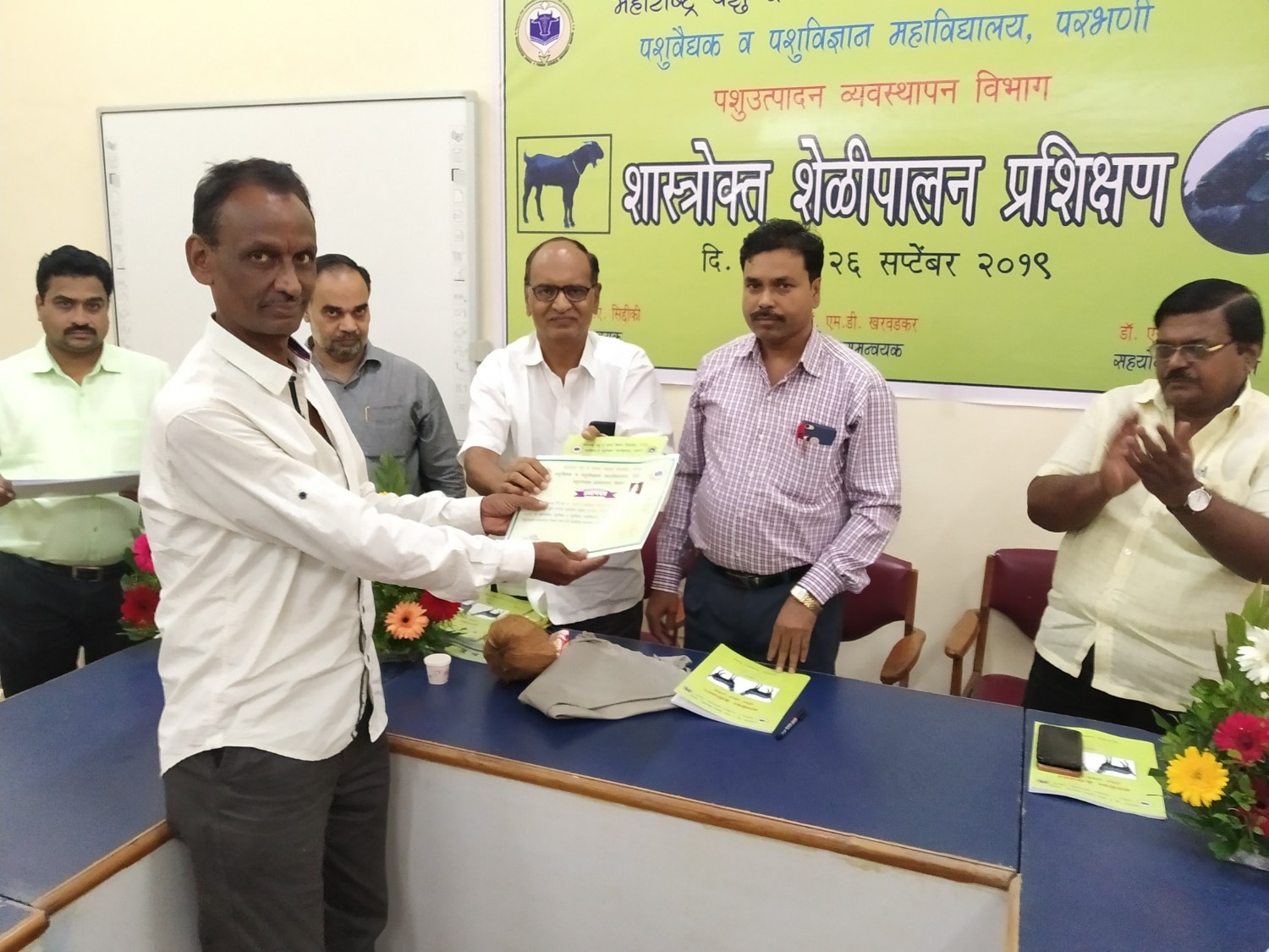 Dr. M.V. Dhumal Distributing Certificate To Participant